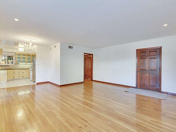 5th image of 1745 N Mariposa Ave APT 1