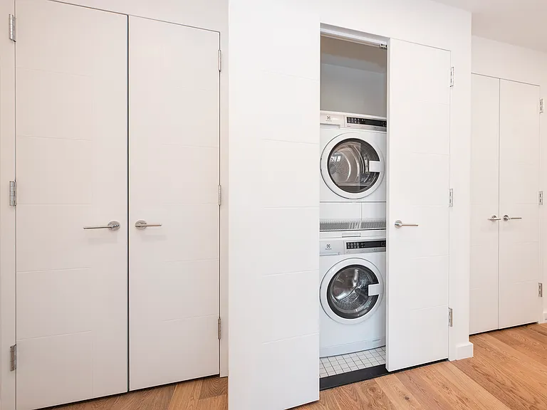 411 35th St #10M — Photo 9