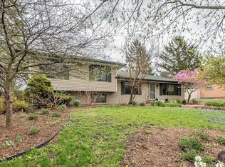 5249 Oakview Dr, Lisle, IL 60532