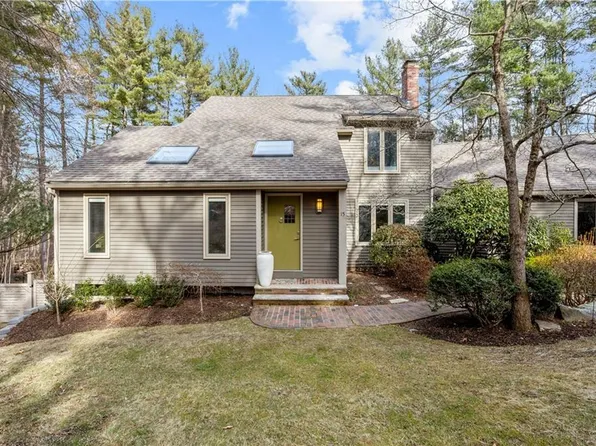 15 Mowry St, Mendon, MA 01756