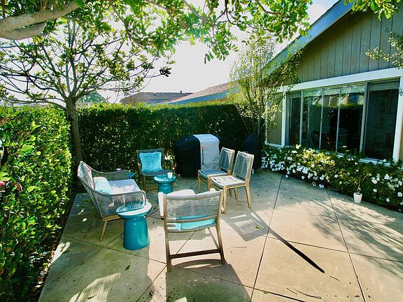 Private front yard patio
