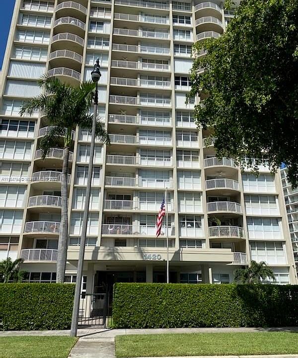 1st image of 1420 Brickell Bay Dr APT 602E