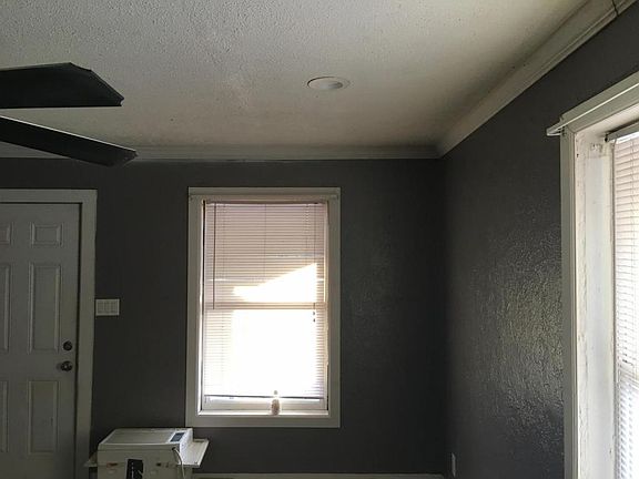 3rd image of 806 N Oakwood Ave