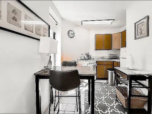 2nd image of 18 King St #15