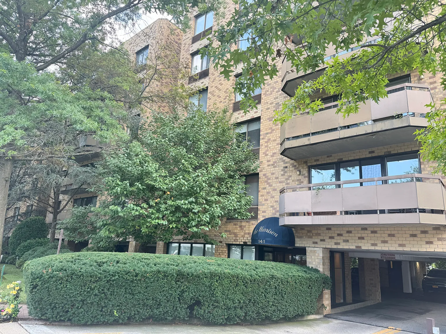2 bed, 1.5 bath, 1100 sqft, $4,400 — Photo 2