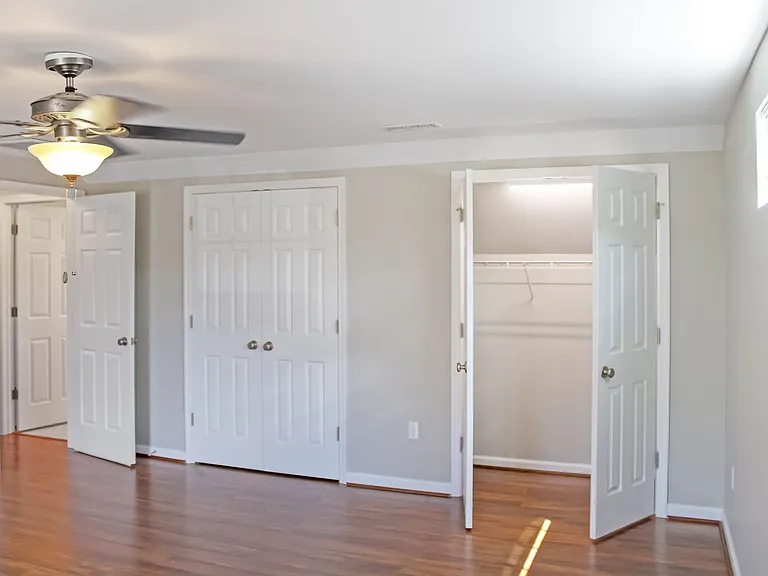455 Phillips Ln — Photo 18