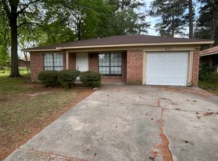 422 Carroll Ave, Wake Village, TX 75501