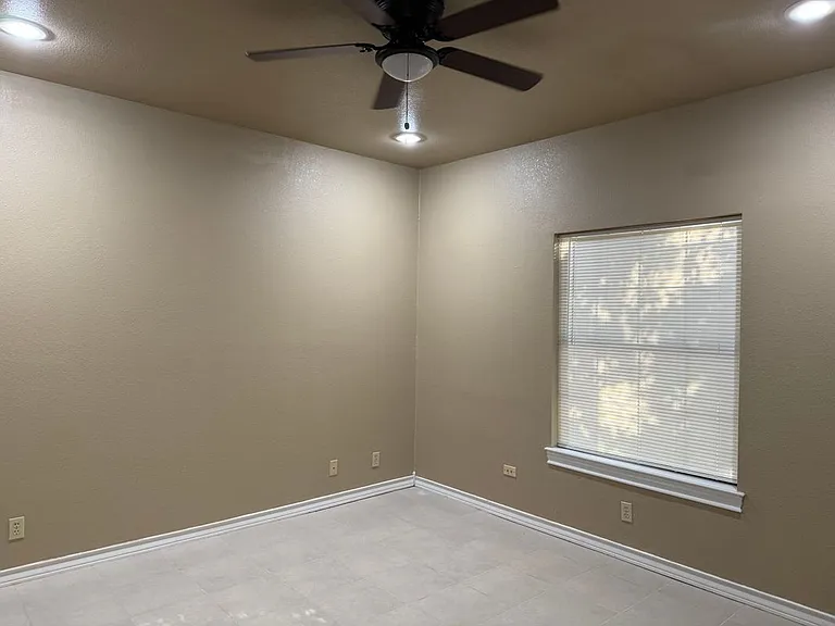 1401 E Gustavus St #16 — Photo 11