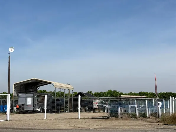 2015 N Academy Ave, Sanger, CA 93657