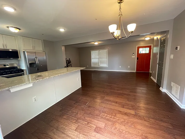 849 Berkshire Dr — Photo 5