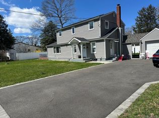 11 Matthew St, Farmingville, NY 11738