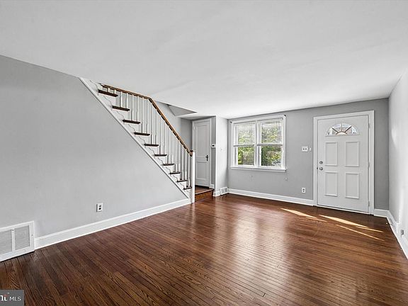 4th image of 246 Pine St