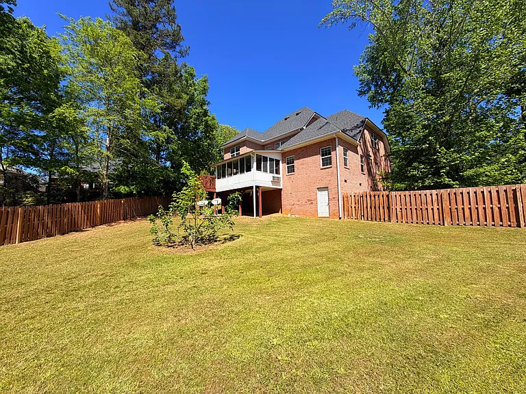 1605 Jamestown Ave — Photo 56