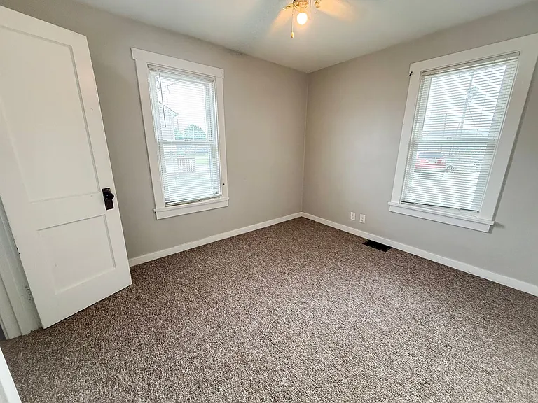 625 N Earl Ave — Photo 5
