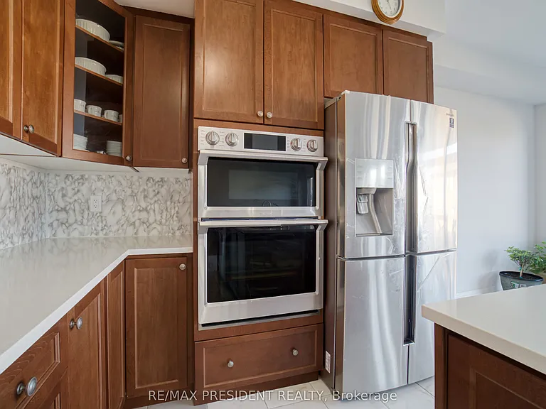 142 Prince Charles Cres — Photo 13