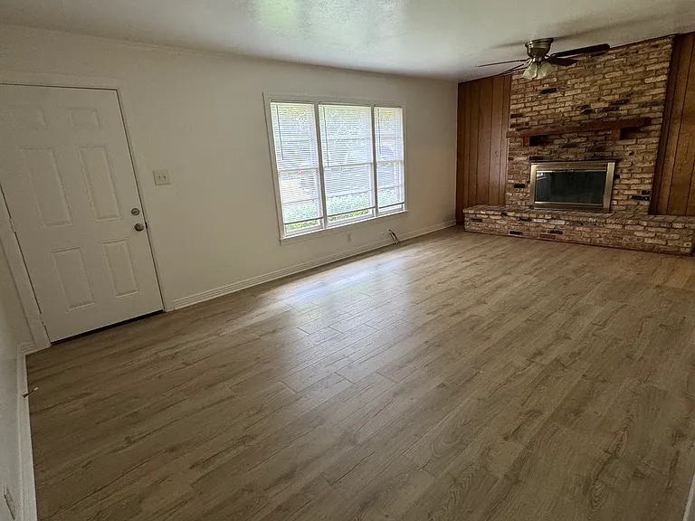 1601 Graham Dr — Photo 11