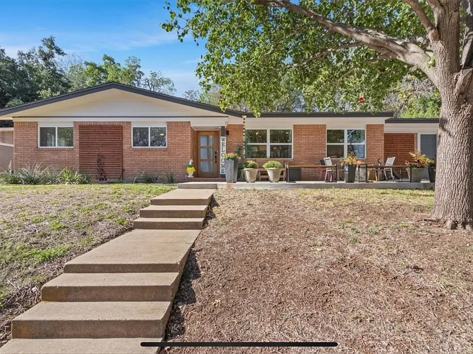 2316 Hermanson Dr