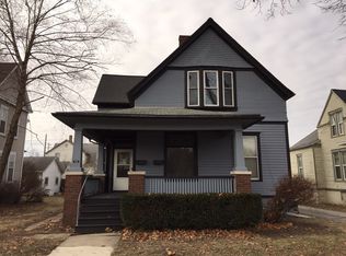 913 S Center St, Bloomington, IL