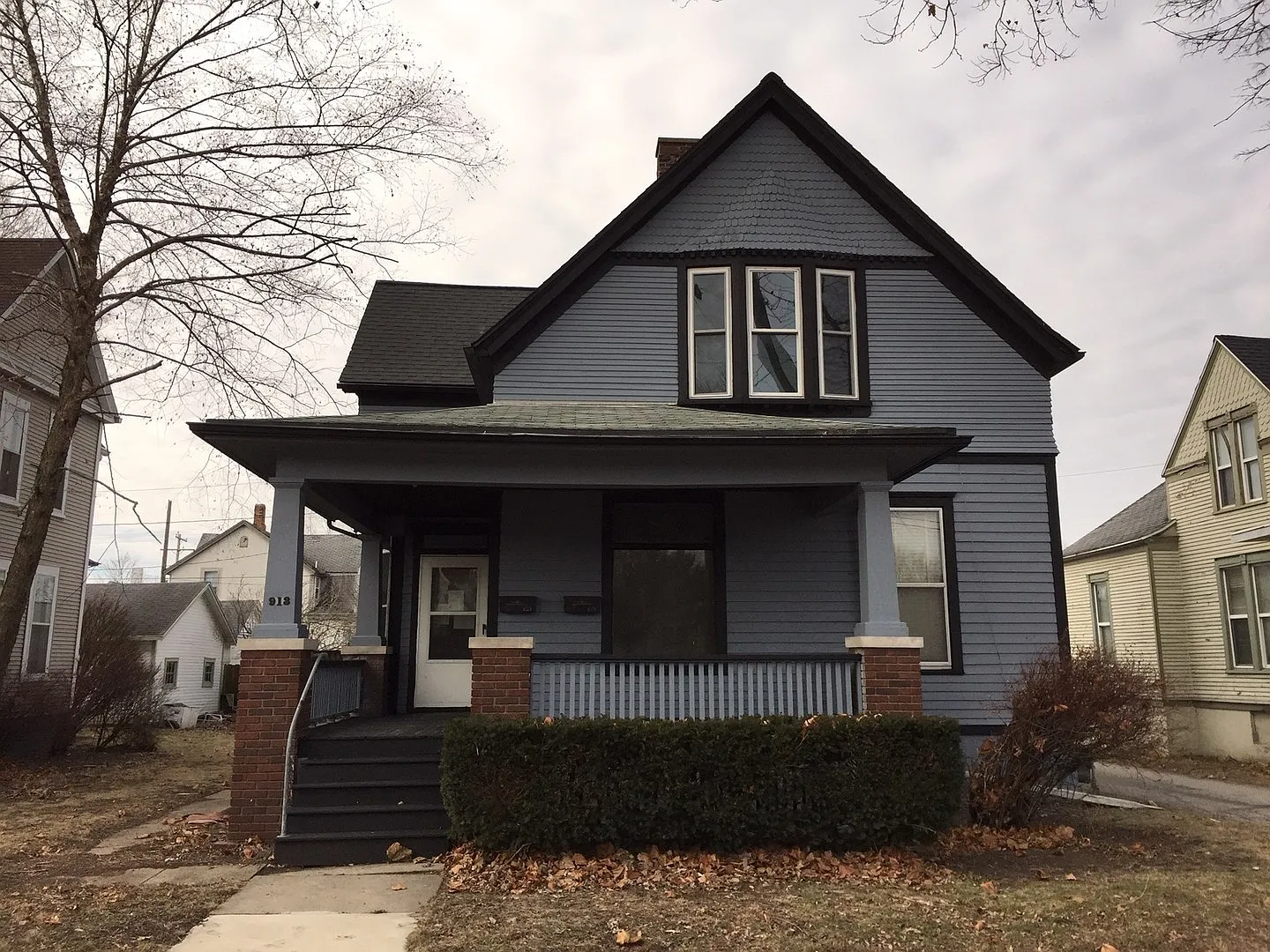 913 S Center St photo 1
