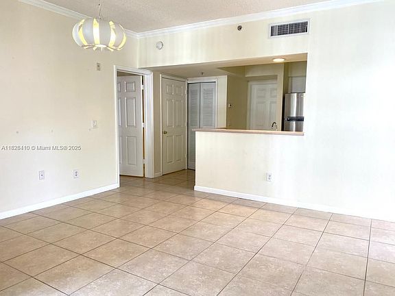 5th image of 3115 NE 184th St APT 4202