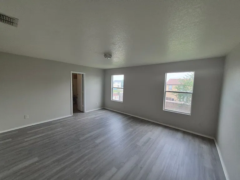 4526 Safe Hbr — Photo 13