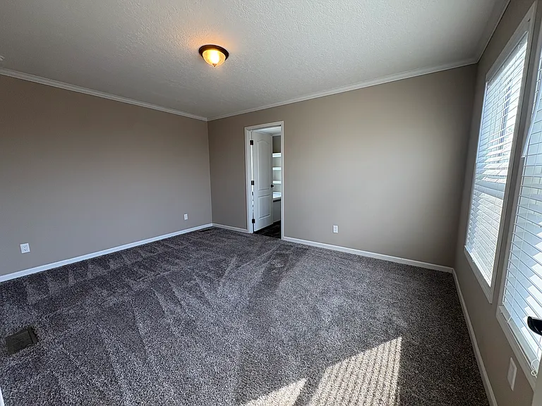 Green River Lake Commons — Photo 22