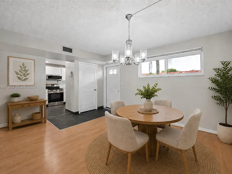 800 S Hollybrook Dr #205 — Photo 6
