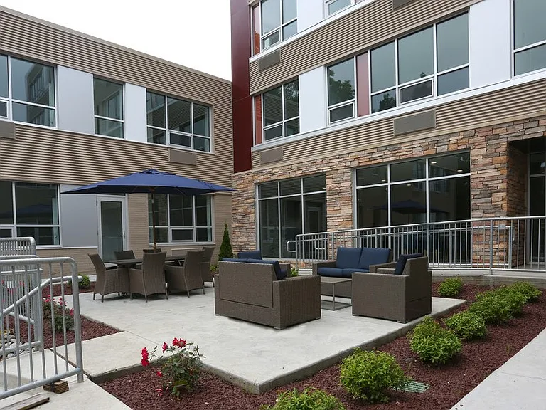 Falls Bridge Lofts — Photo 12