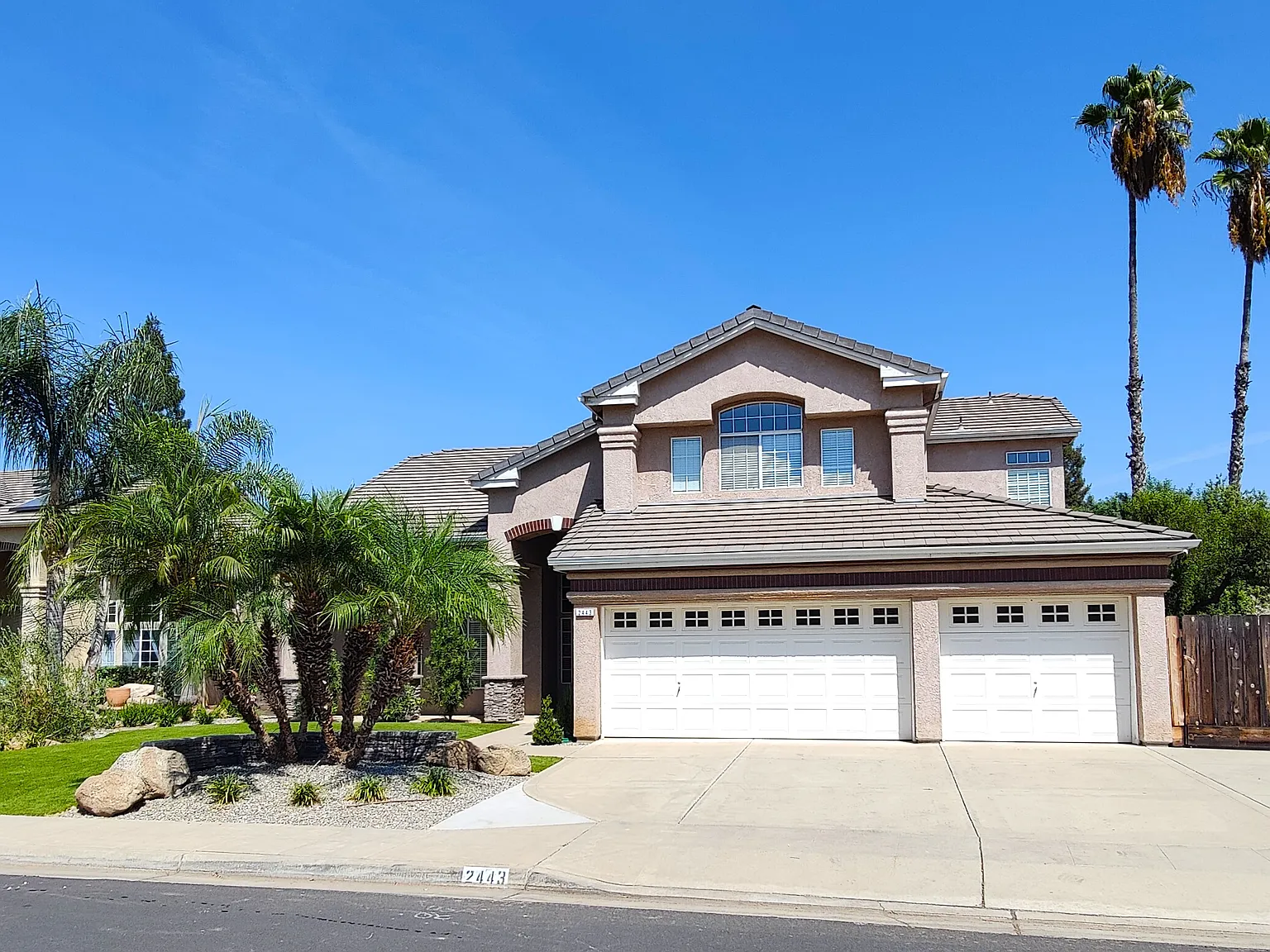 4 bed, 2562 sqft, $3,095 — Photo 1