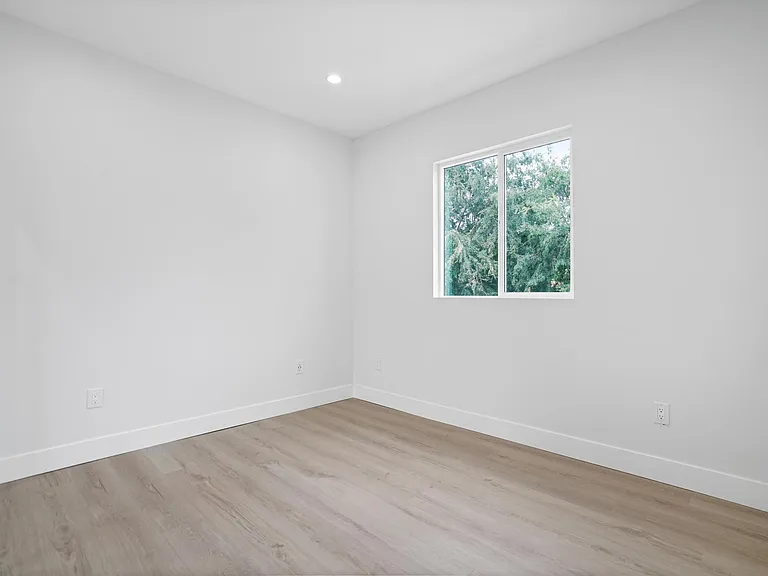 10900 Baird Ave — Photo 21