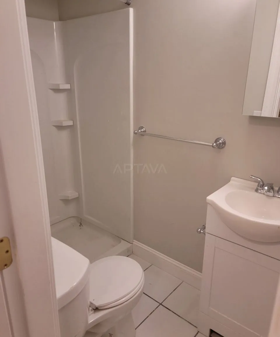 3 bed, $4,700 — Photo 1