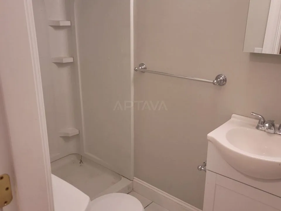 19 Ashland St #9