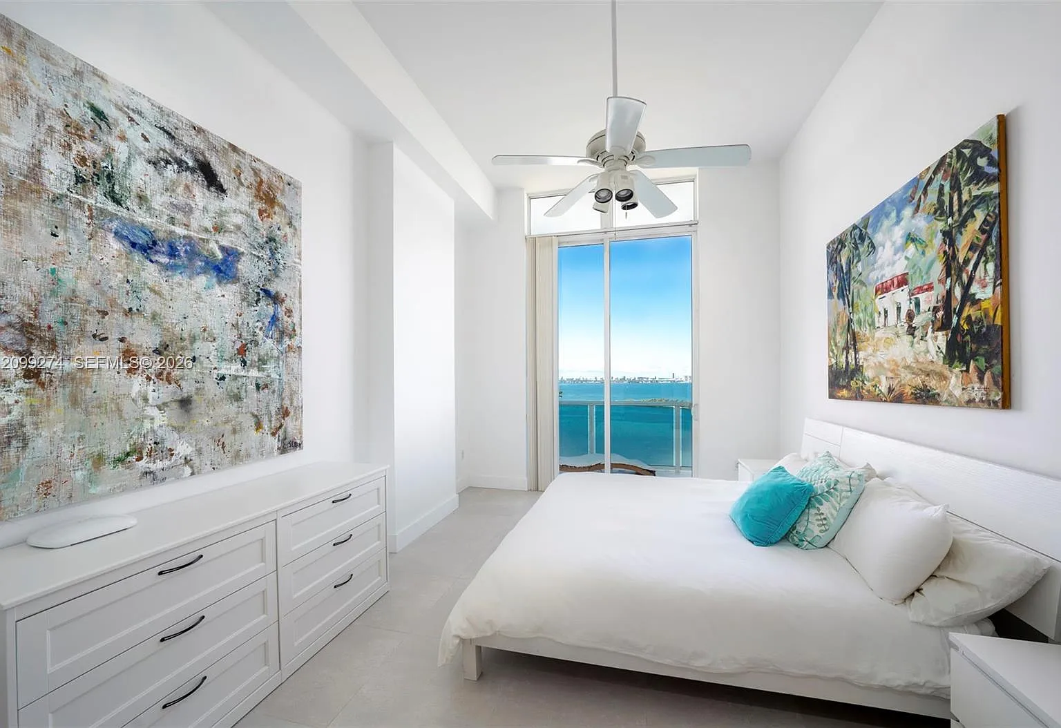 New Wave Condo — Photo 4