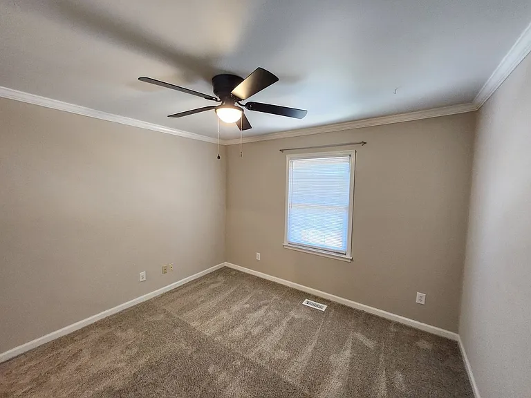 624 Crown Pointe Dr — Photo 22