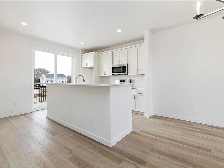 1624 N Mumbarto Ln — Photo 8