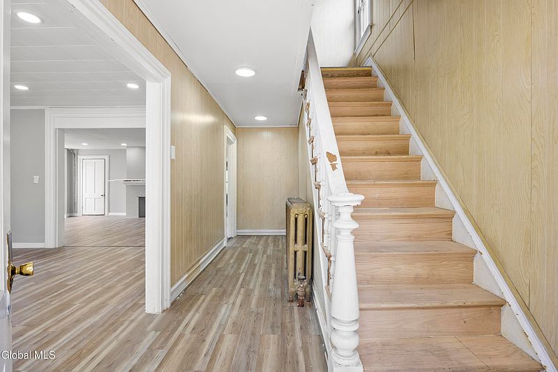 4th image of 33 Maple Street