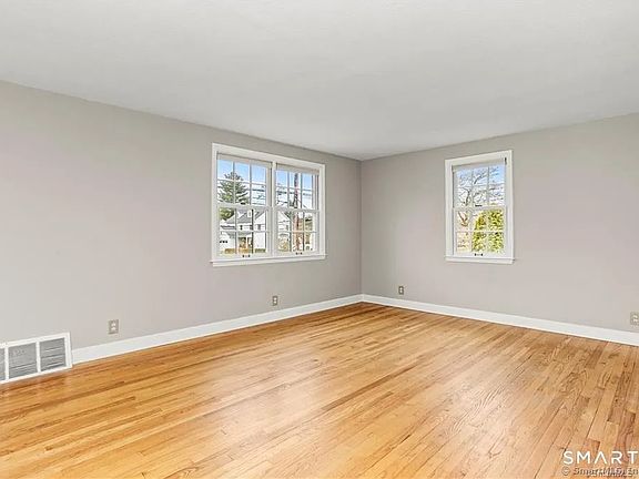 3rd image of 608 Stillson Rd