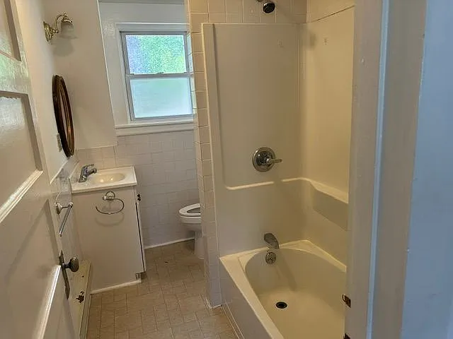 2 bed, 3.0 bath, 870 sqft, $2,000 — Photo 2