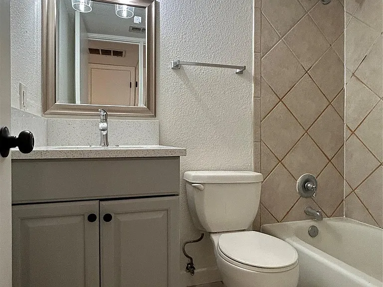 112 W 38th St #201 — Photo 7