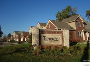6562 Berry Creek Ln, West Bloomfield, MI 48322