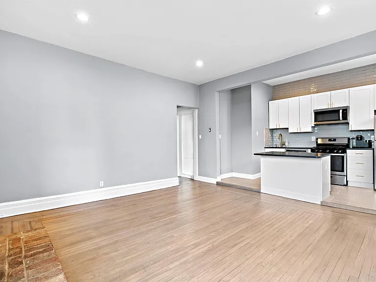 200 Hudson St #4A — Photo 6