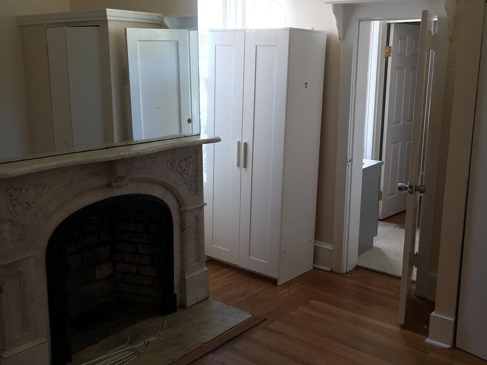 Decorative fireplace in the bedroom