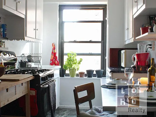 Rented by LoHo Realty | media 1