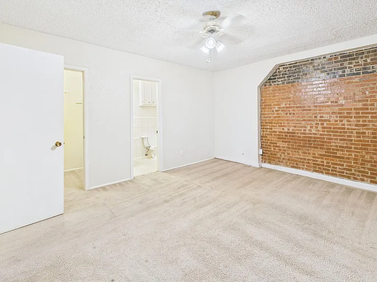 Cozy 1 Bedroom Apartment — Photo 16
