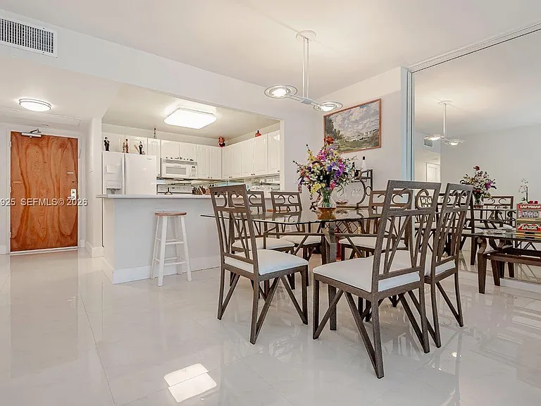 2301 Collins Ave #1416 — Photo 8