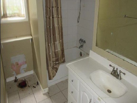 5th image of 121 Commonwealth Dr