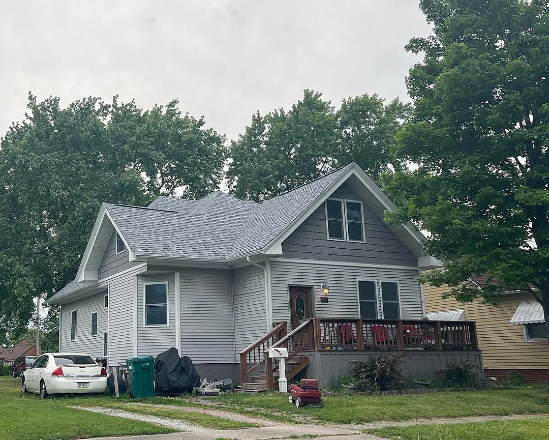 208 N Oak St photo 1