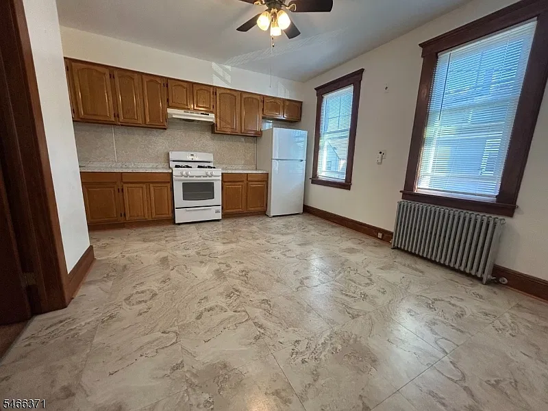 2 bed, 1.0 bath, $1,900 — Photo 4