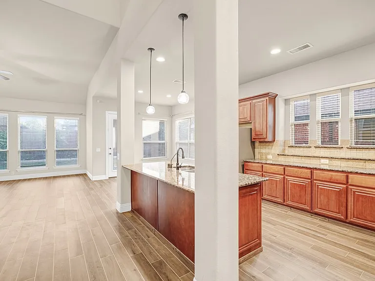 2412 Kemerton Dr — Photo 6