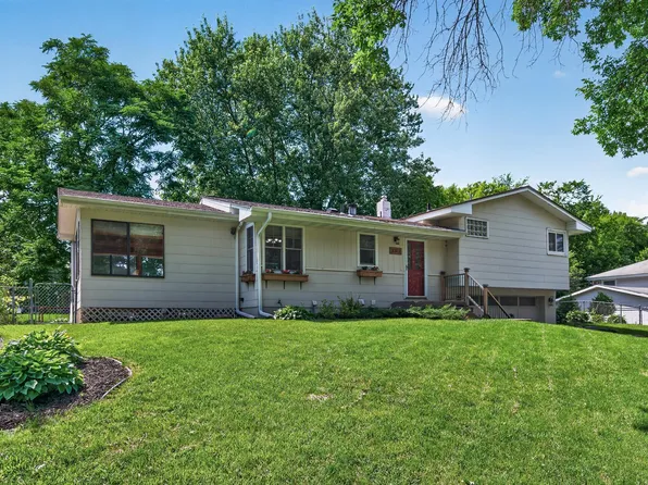 5302 Holiday Rd, Minnetonka, MN 55345